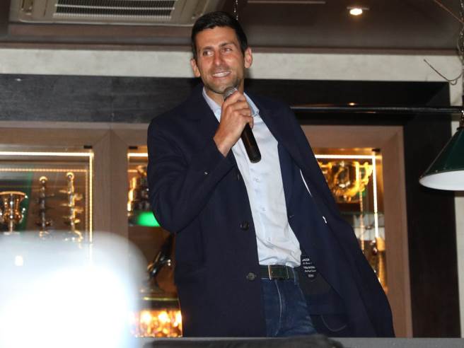 novak djokovic docek.jpg