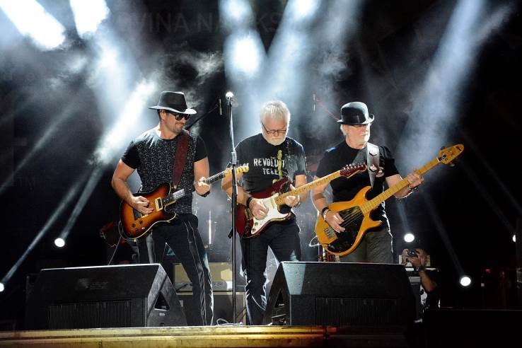 YU GRUPA Foto Wood.jpg