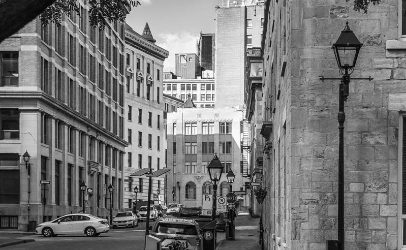 Iza ugla_Jelena Vemic_01.jpg