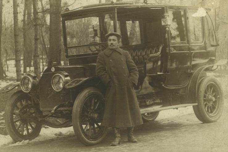 Sreten Kostić, prvi srpski šofer.jpg