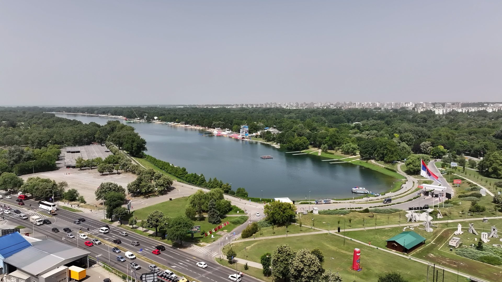 Počela sezona kupanja na Adi Ciganliji1.jpg