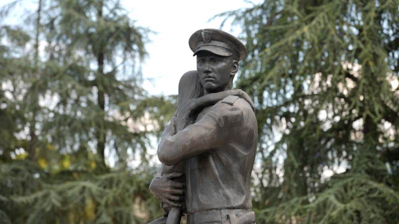 Споменик Херојима палим за Србију 4.jpg