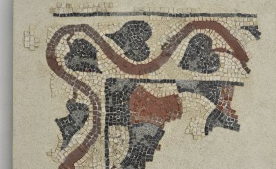 Motiv bršljana na mozaiku u rotondi, Stojnik, 4. vek.jpg