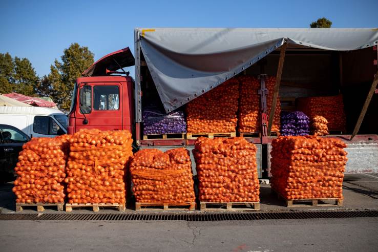 Промет робе на Велетржници.jpg