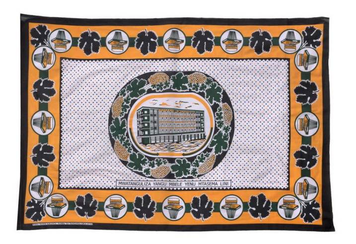 Kanga tkanina sa natpisom_Baviš se mojim poslovima, a kada ćeš pričati o svojim stvarima_Zbirka MAU, inv.br. P2201. Foto Vladimir Popović.jpg