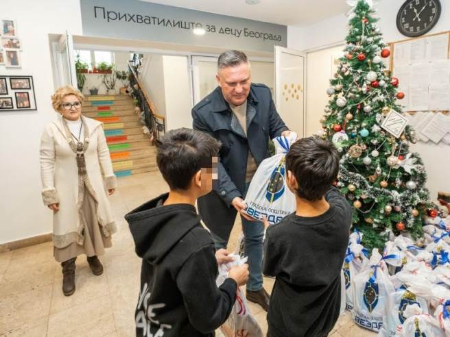 Novogodišnji paketići za decu Svratišta.jpg