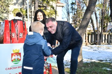 Новогодишња чаролија и пакетићи за децу Савског венца на манифестацији „Парк отвореног срца”1.jpg