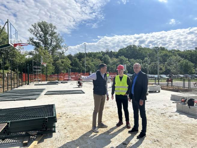 Flore Send sportski teren.jpg