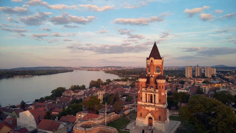 Кула Гардош, поглед а Земун и Београд