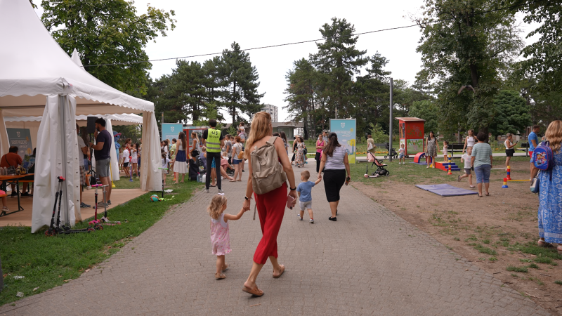 Posetioci u Tasmajdanskom parku