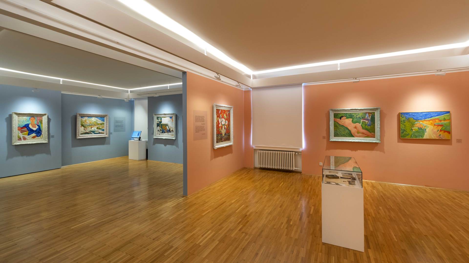 Слике на зидовима галерије