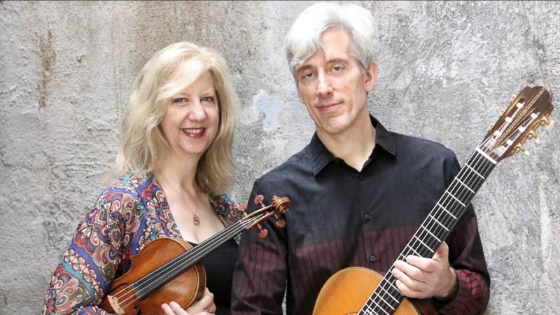 violinistkinja Lesli Šenk i gitarista Džozef Hagedorn