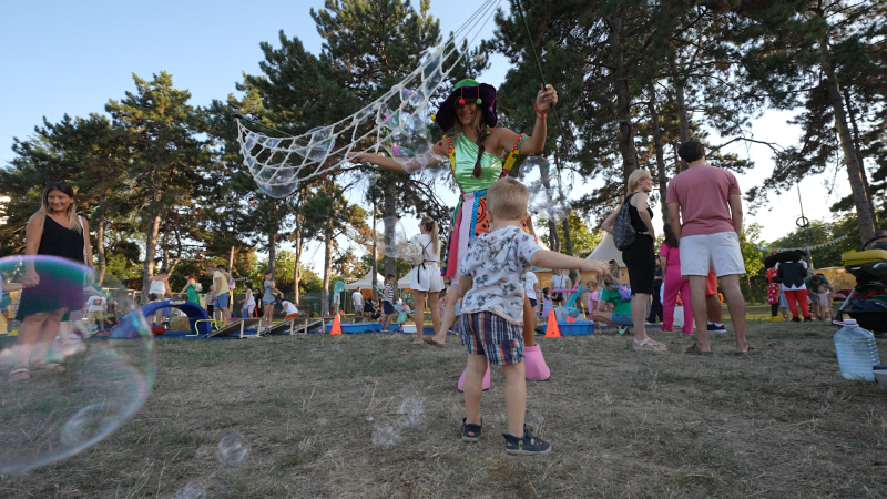 Decak i vodeni baloni