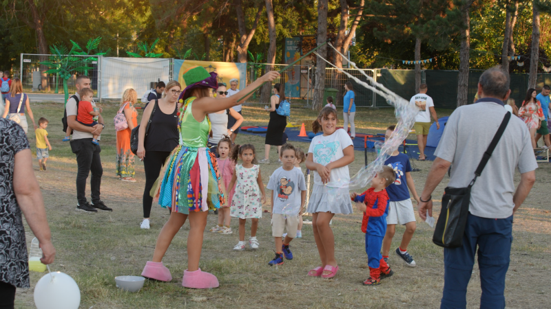 Деца се играју