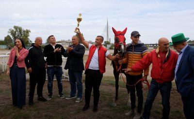 Галопски тркачки дан, хиподром