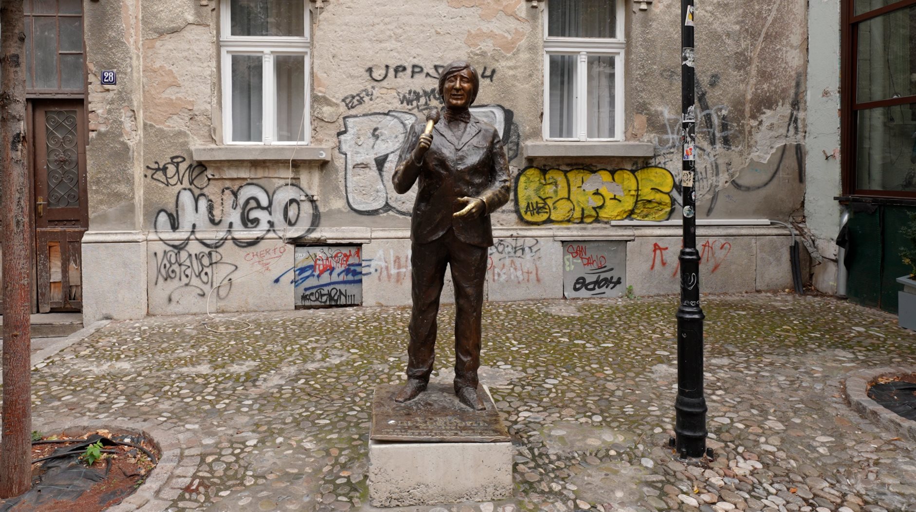 Spomenik Tomi Zdravkoviću podignut u Skadarliji