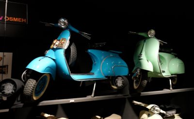 Eksponati skutera u Vespa muzeju