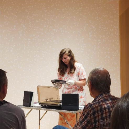 Muzički program „Gramofon je uvek u modi – slušamo ploče Rastka Petrovića”