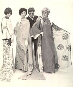 Јоксимовић и манекенке у моделима из колекције Симонида, Београд, 1967.