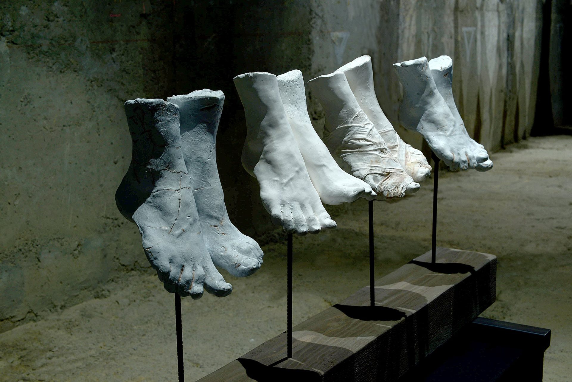 Гордана Каљаловић, Балансирање, порцелан, дрво, метал