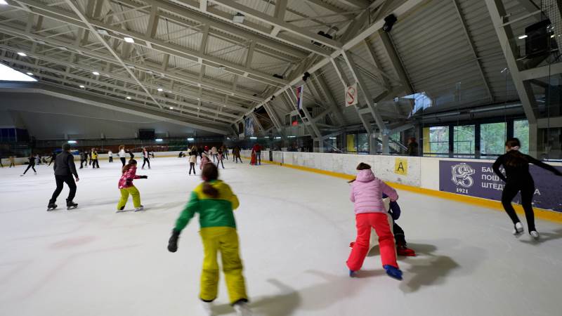 деца се клизају