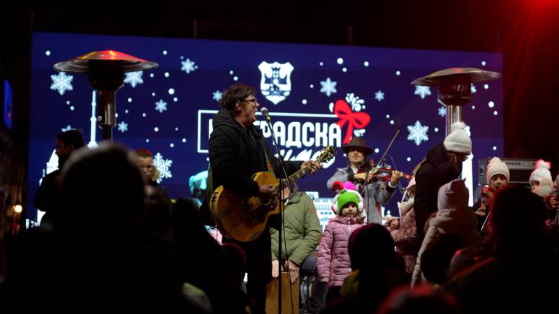 BG Zima 2026 template 16x9.00_00_20_22.Still019.jpg