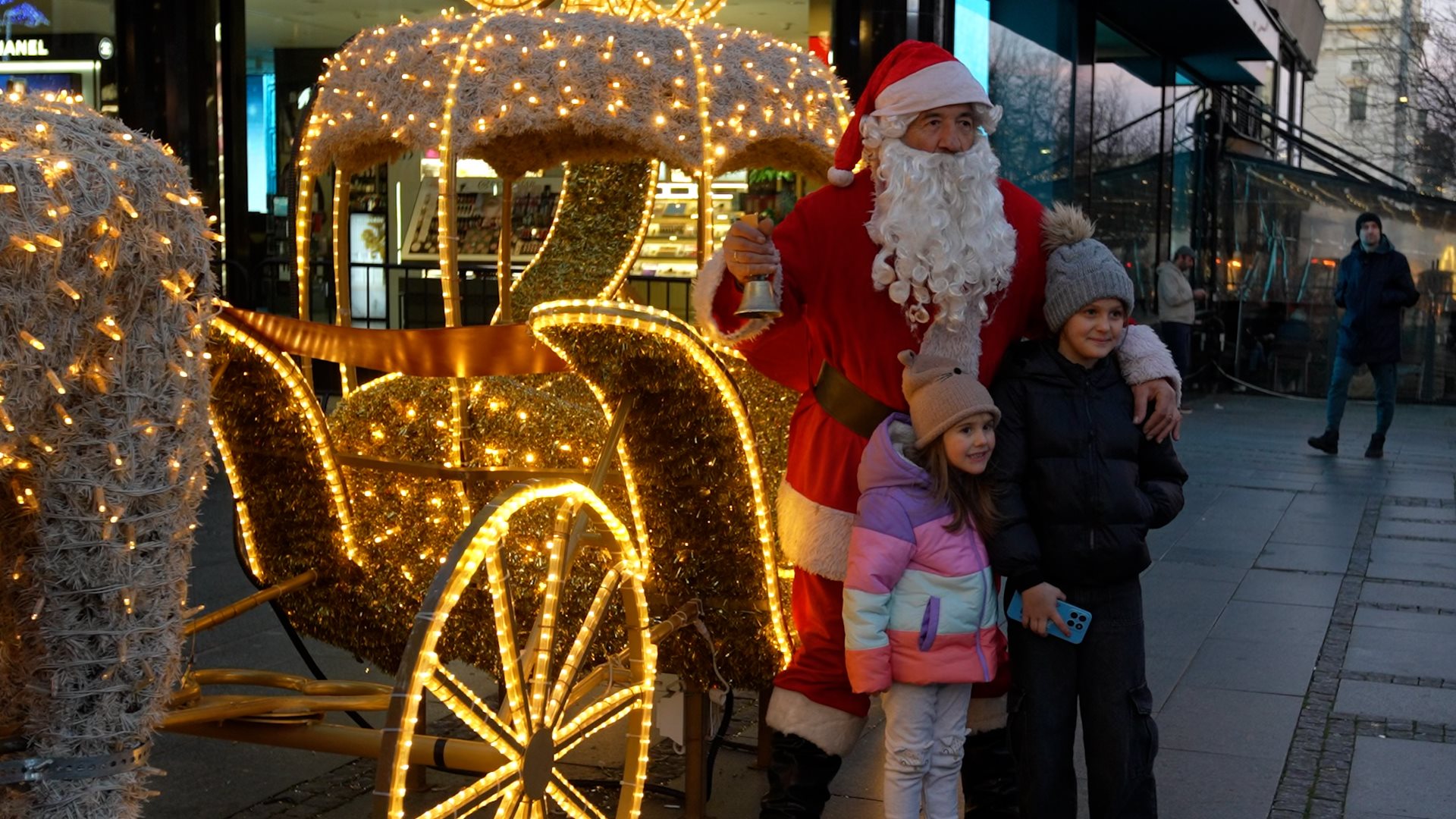 BG Zima 2026 template 16x9.00_00_02_13.Still004.jpg