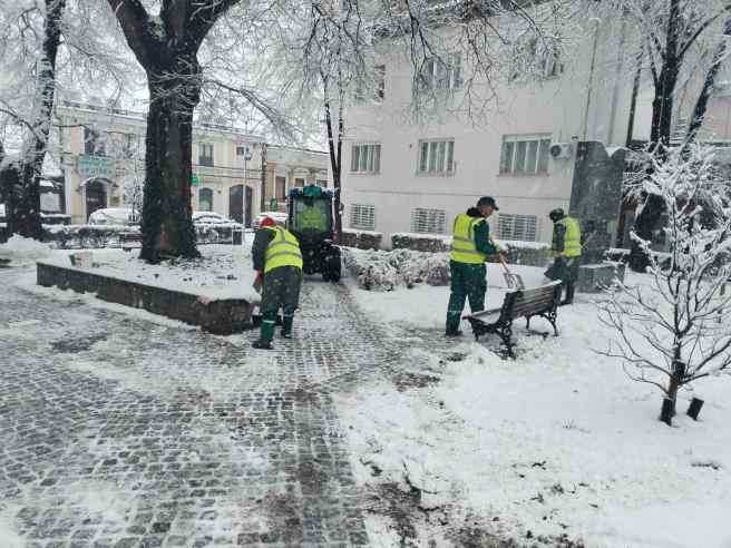 ciscenje snega (5).jpg