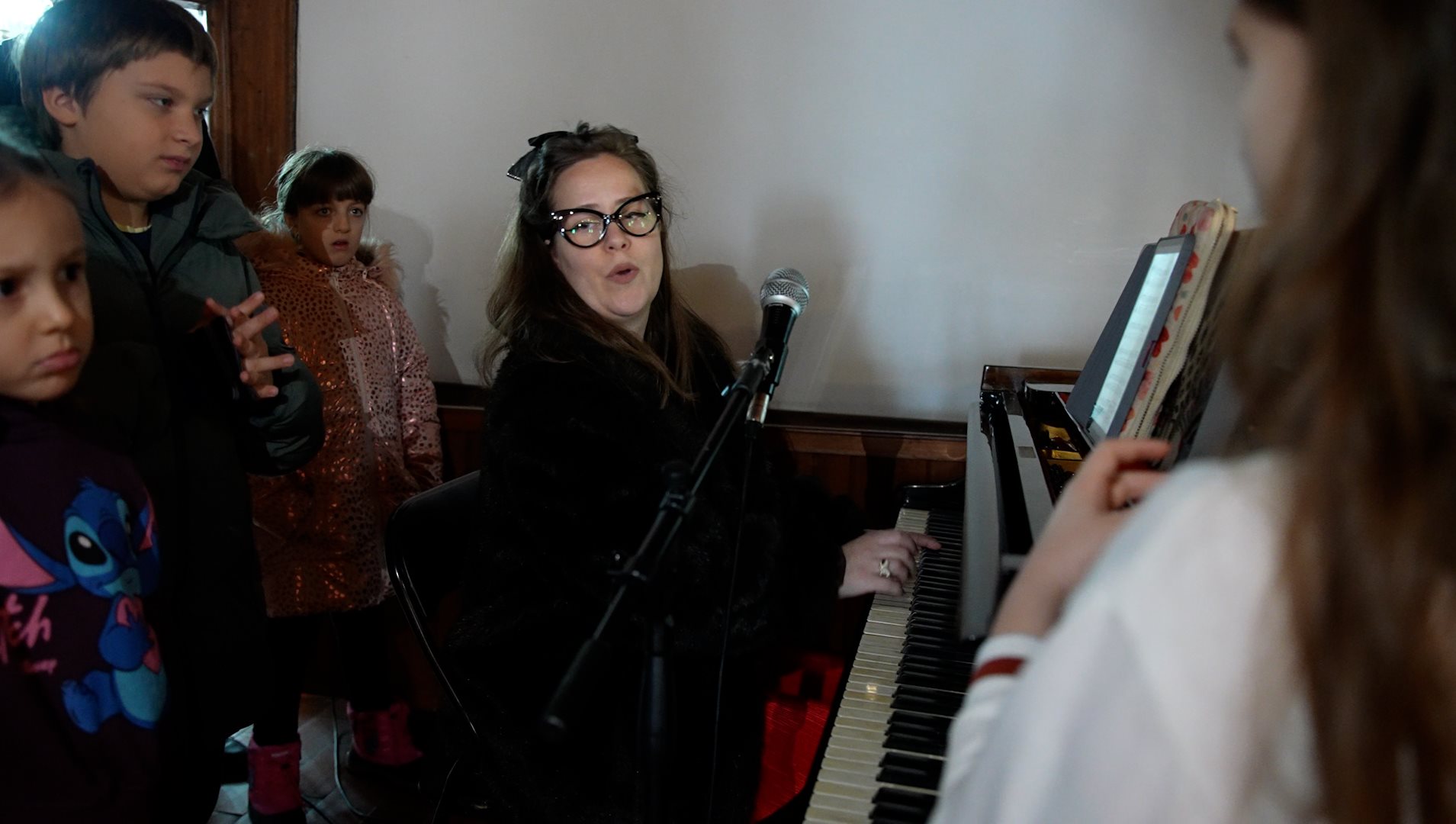 BG Zima 2026 template 16x9.00_00_23_05.Still015.jpg