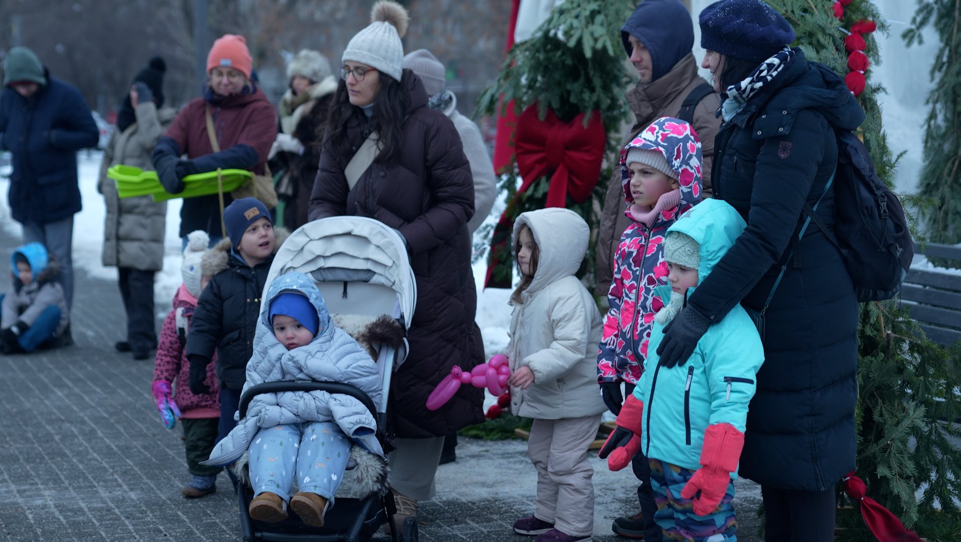 BG Zima 2026 template 16x9.00_00_19_01.Still013.jpg