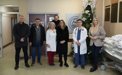 paketici  Majka i dete.jpg