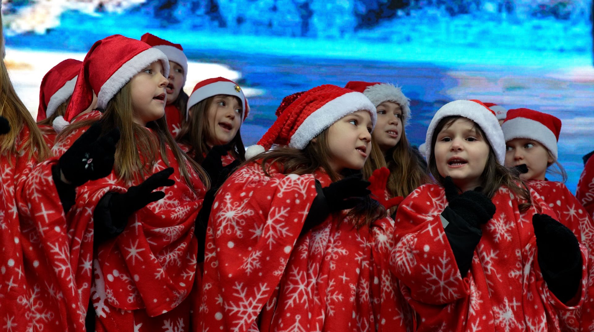 BG Zima 2026 template 16x9.00_00_33_18.Still017.jpg