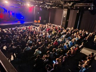 publika na predstavi