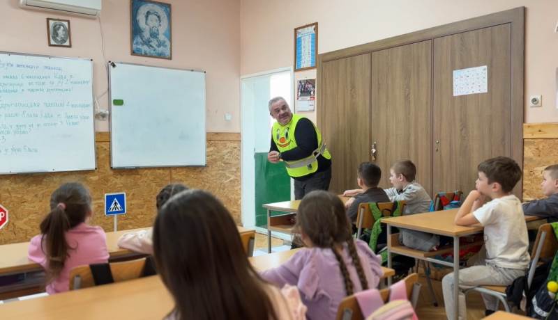 Djaci u saobracaju.jpg