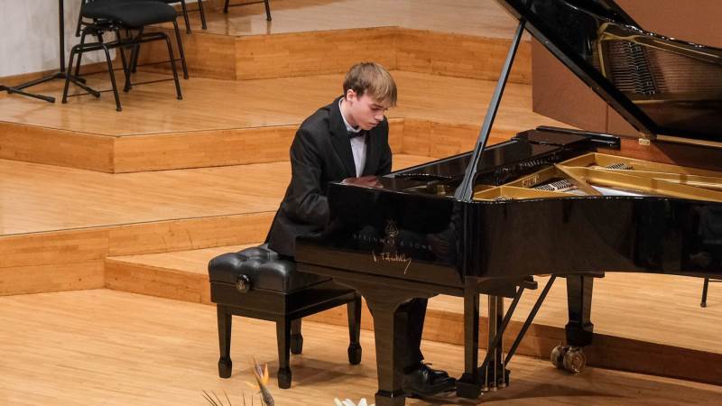 Концерт младог пијанисте Петра Мићића у Галерији Артгет