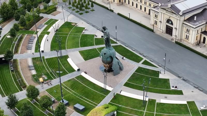 Споменик Стефану Немањи 9x16.00_00_51_02.Still172.jpg