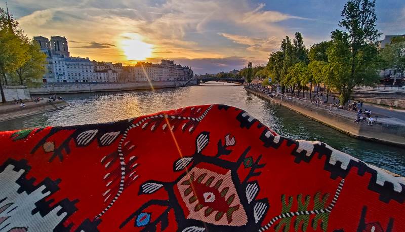 Na ćiliмu igra klonuo sunčev zrak - Foto M. Živadinović