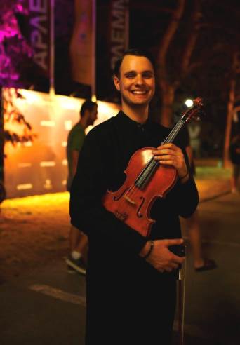 уметник виолиниста