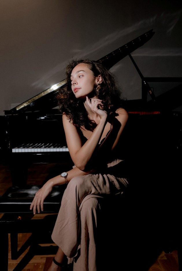 пијанисткиња жена