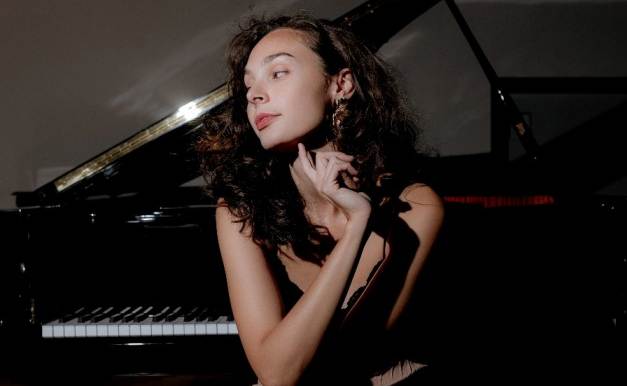 пијанисткиња жена