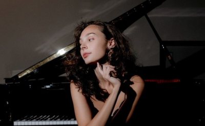 пијанисткиња жена