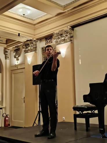 виолиниста